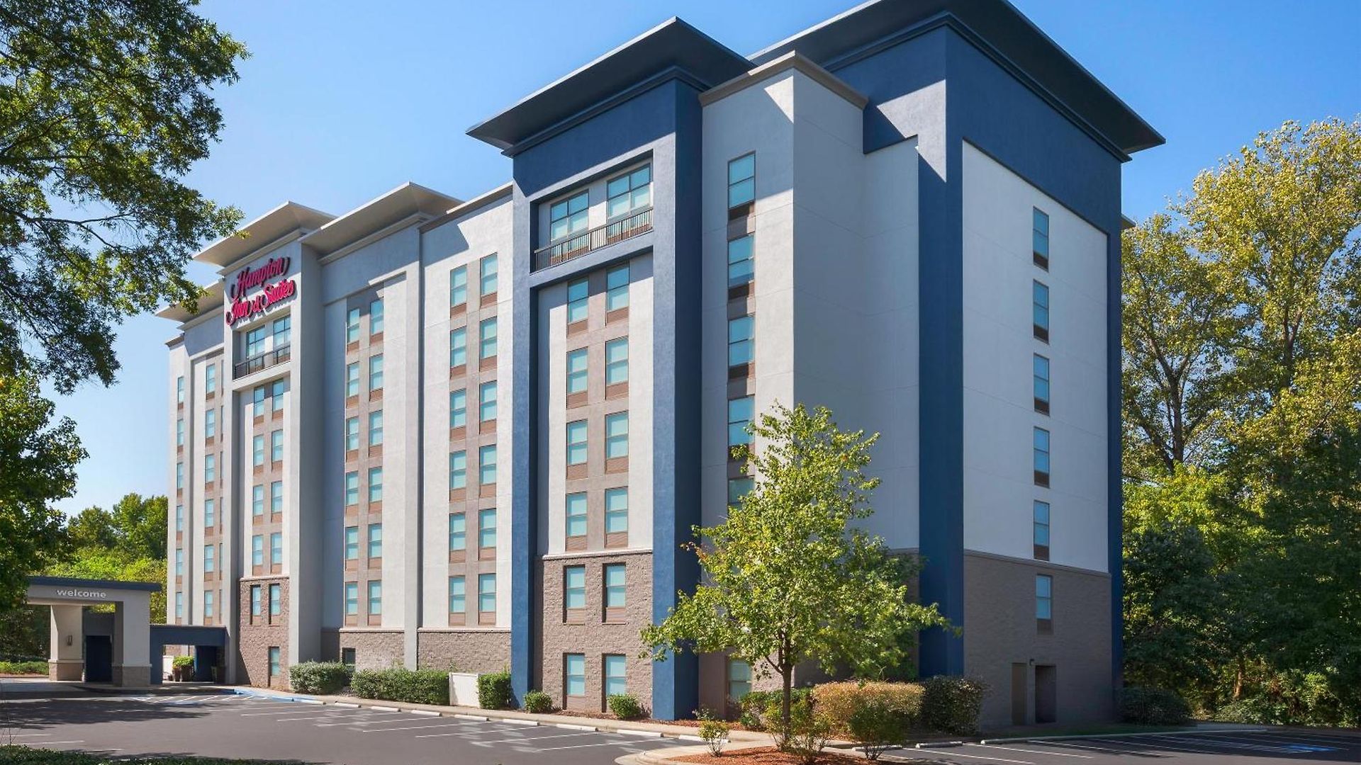 Hampton & Arrowood Rd Hotel Charlotte