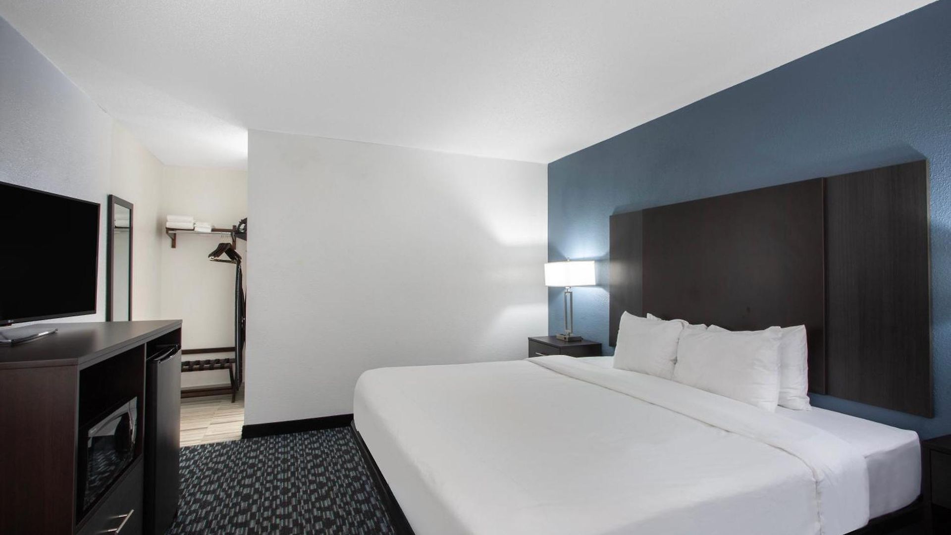 Hotel Clarion Pointe 3*