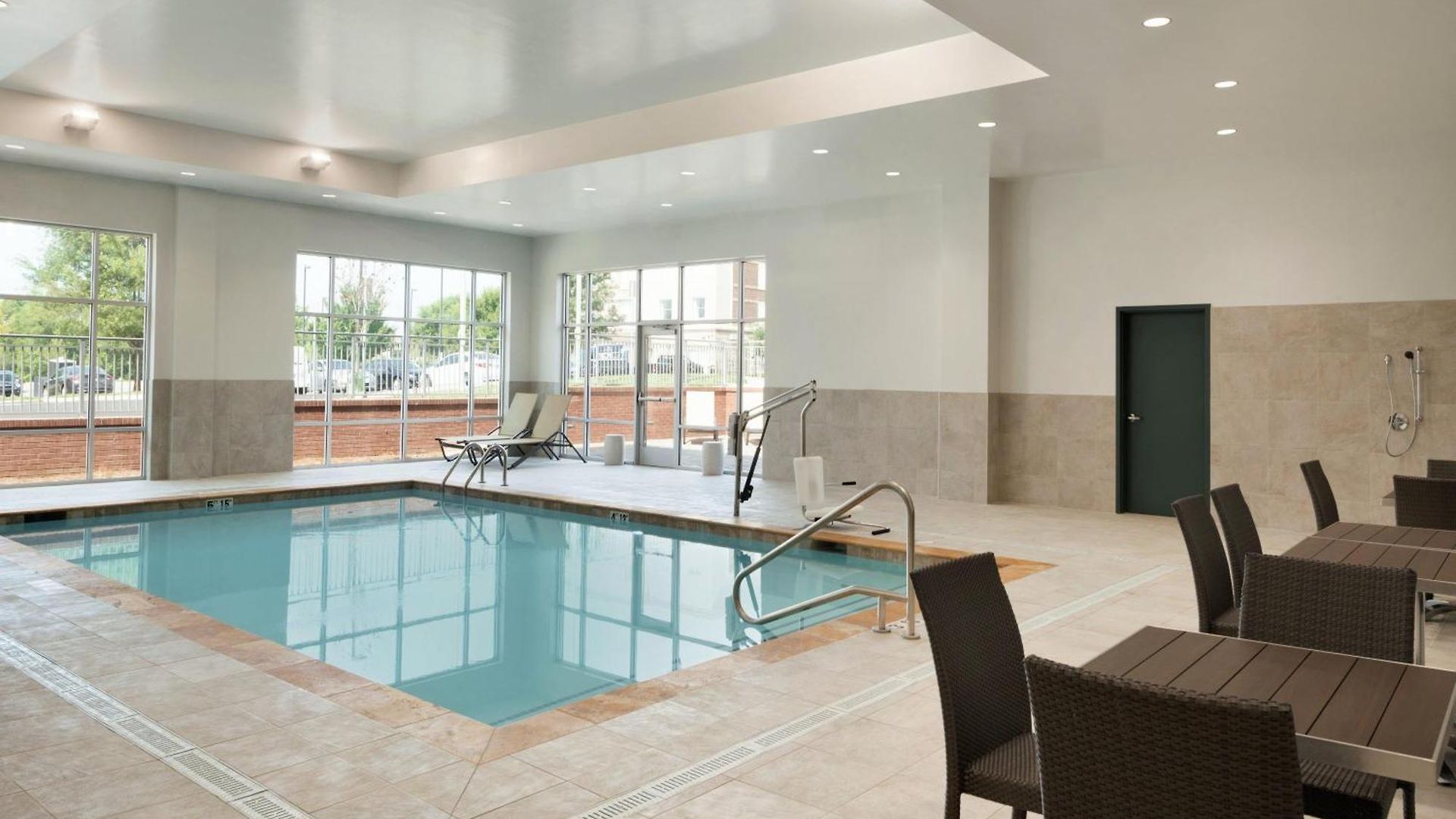 Hotel Embassy Charlotte/ayrsley 4*