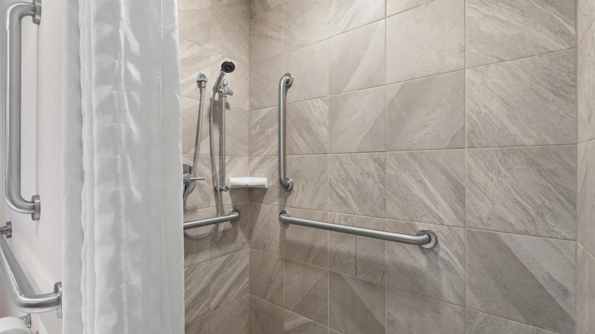 Hotel Embassy Charlotte/ayrsley 4*