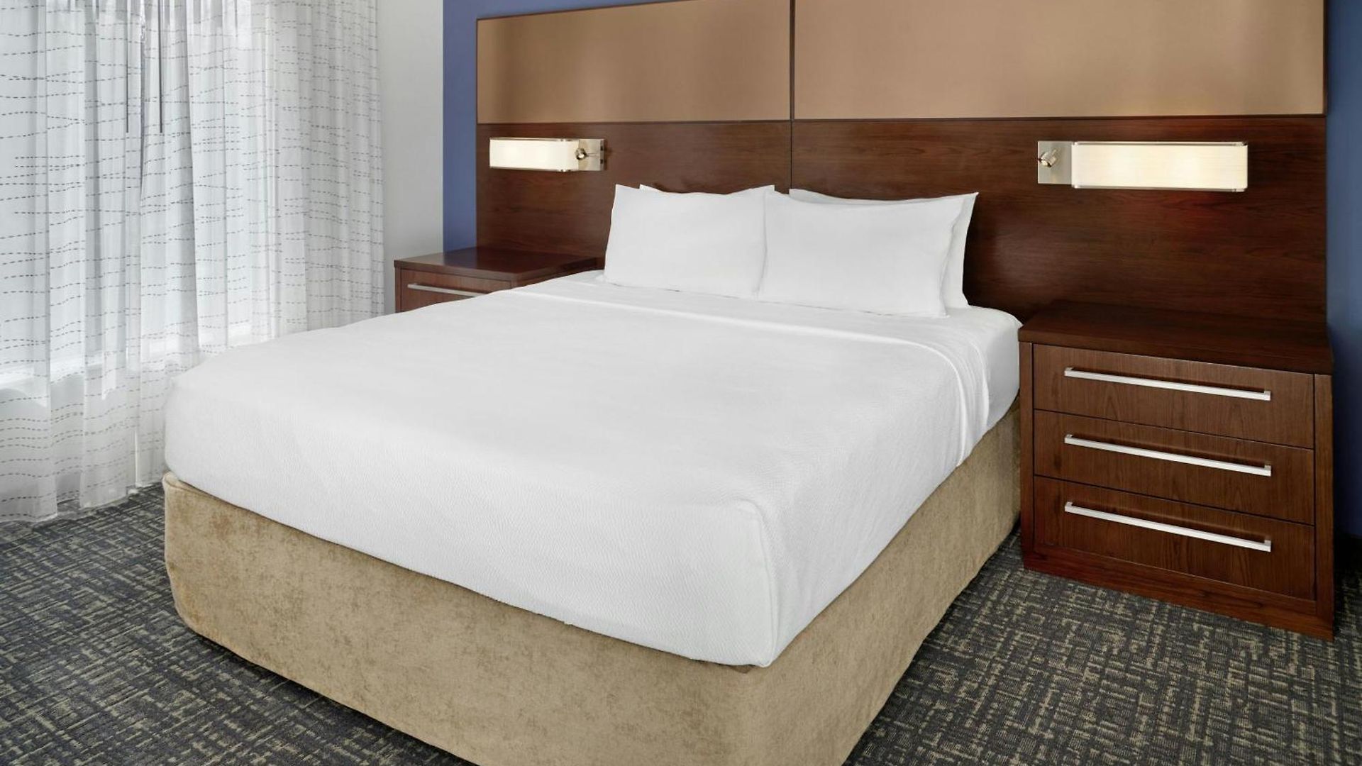 By Marriott Airport Hotel 3*