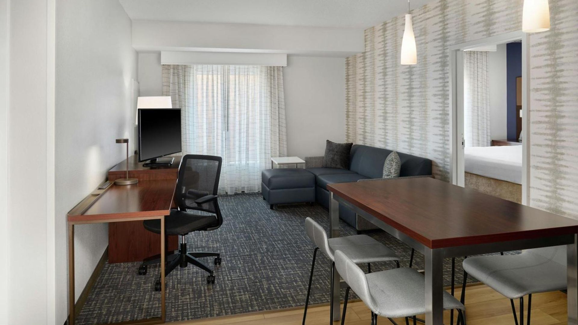 Hotel By Marriott Airport