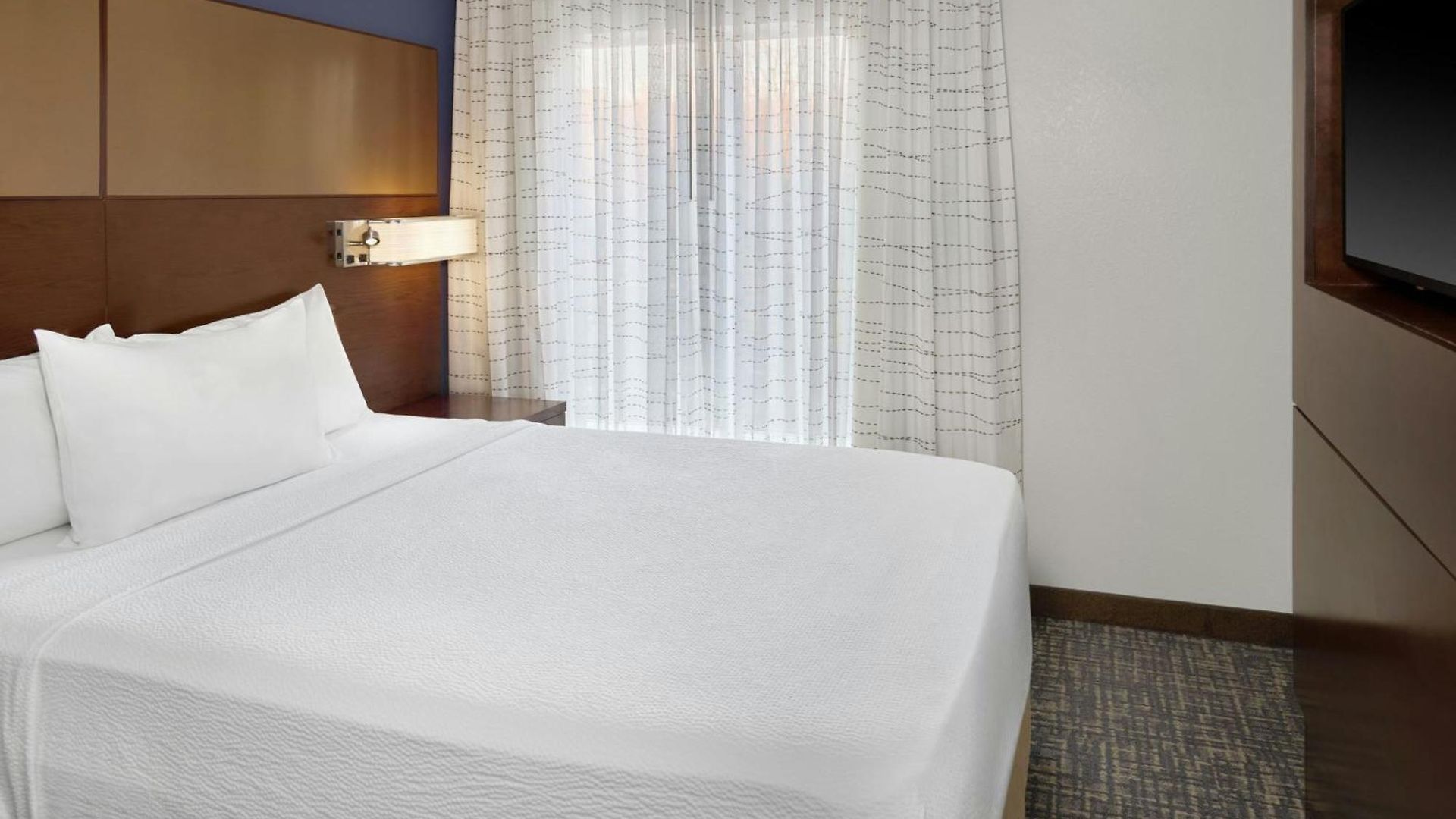 Hotel By Marriott Airport 3*