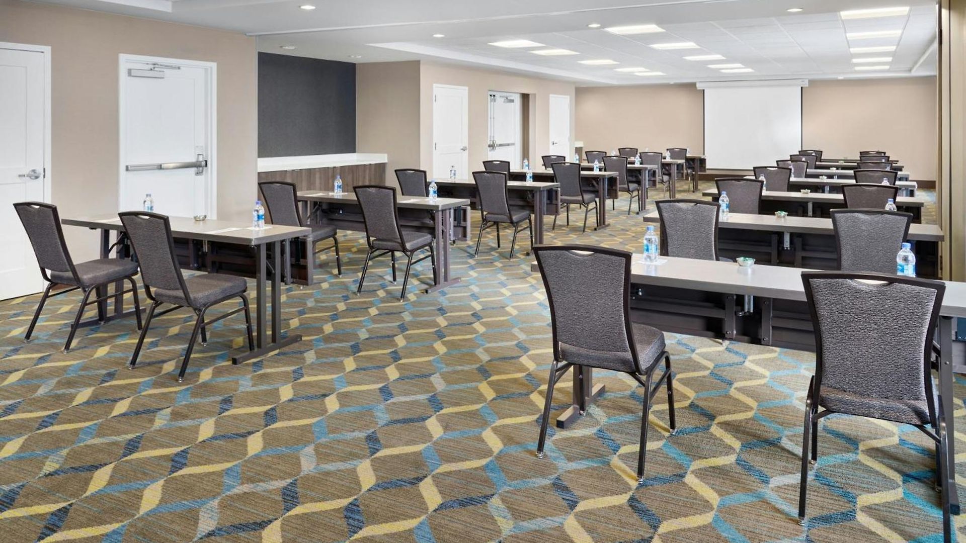 Hotel By Marriott Airport 3*