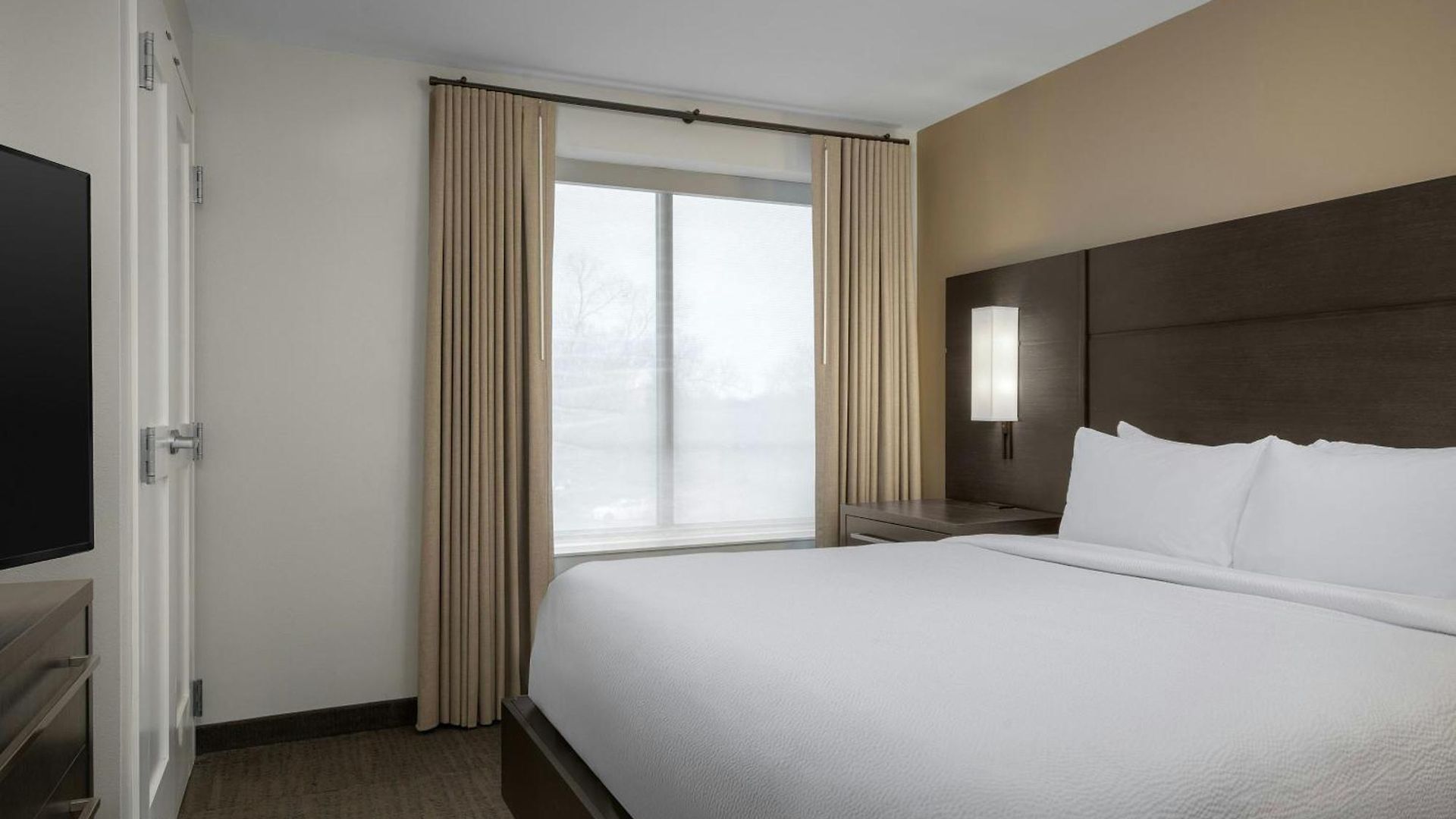 By Marriott Northlake Hotel Charlotte