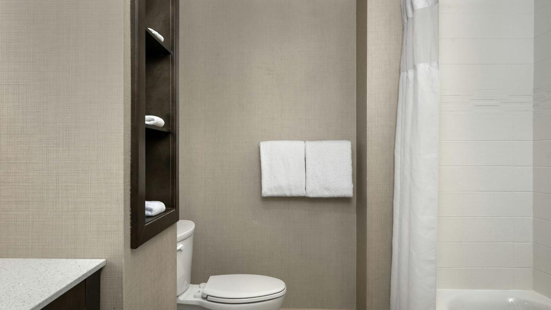 By Marriott Northlake