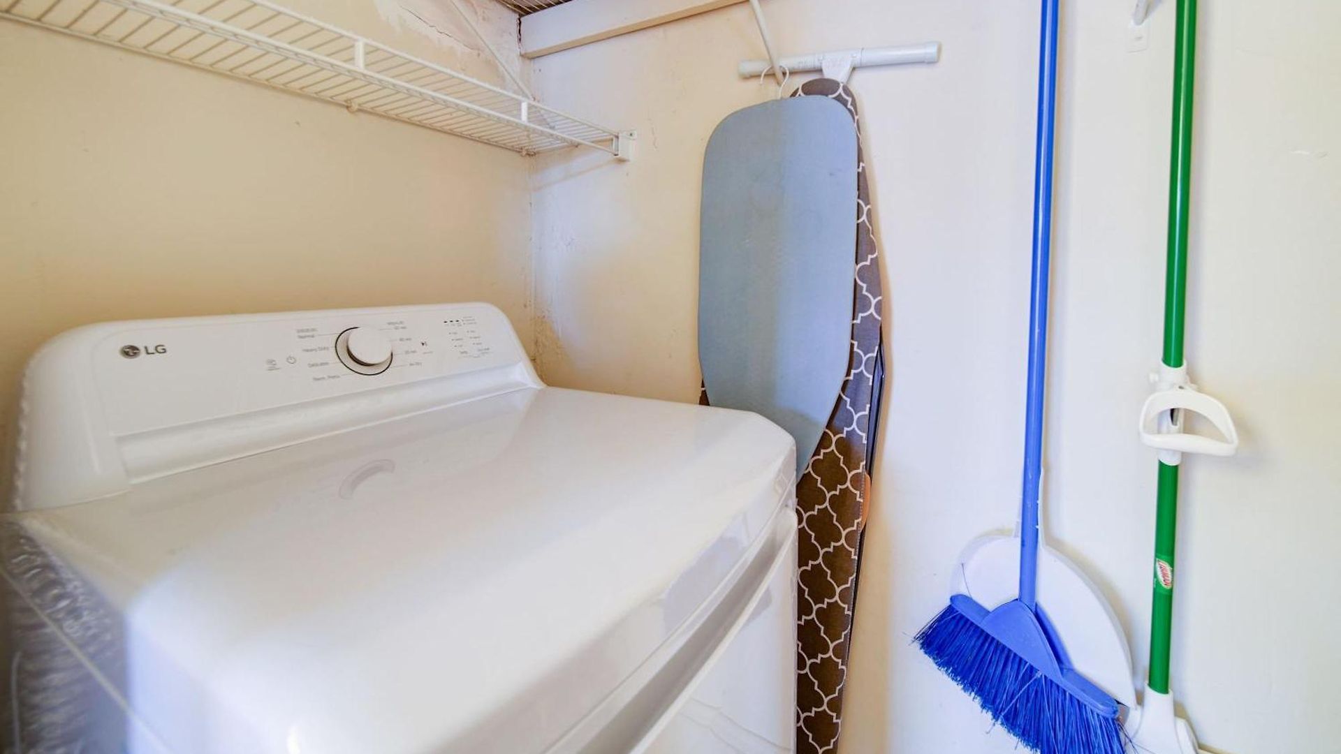 Elegant 1br In Elizabeth With Covered Porch Holiday home Charlotte