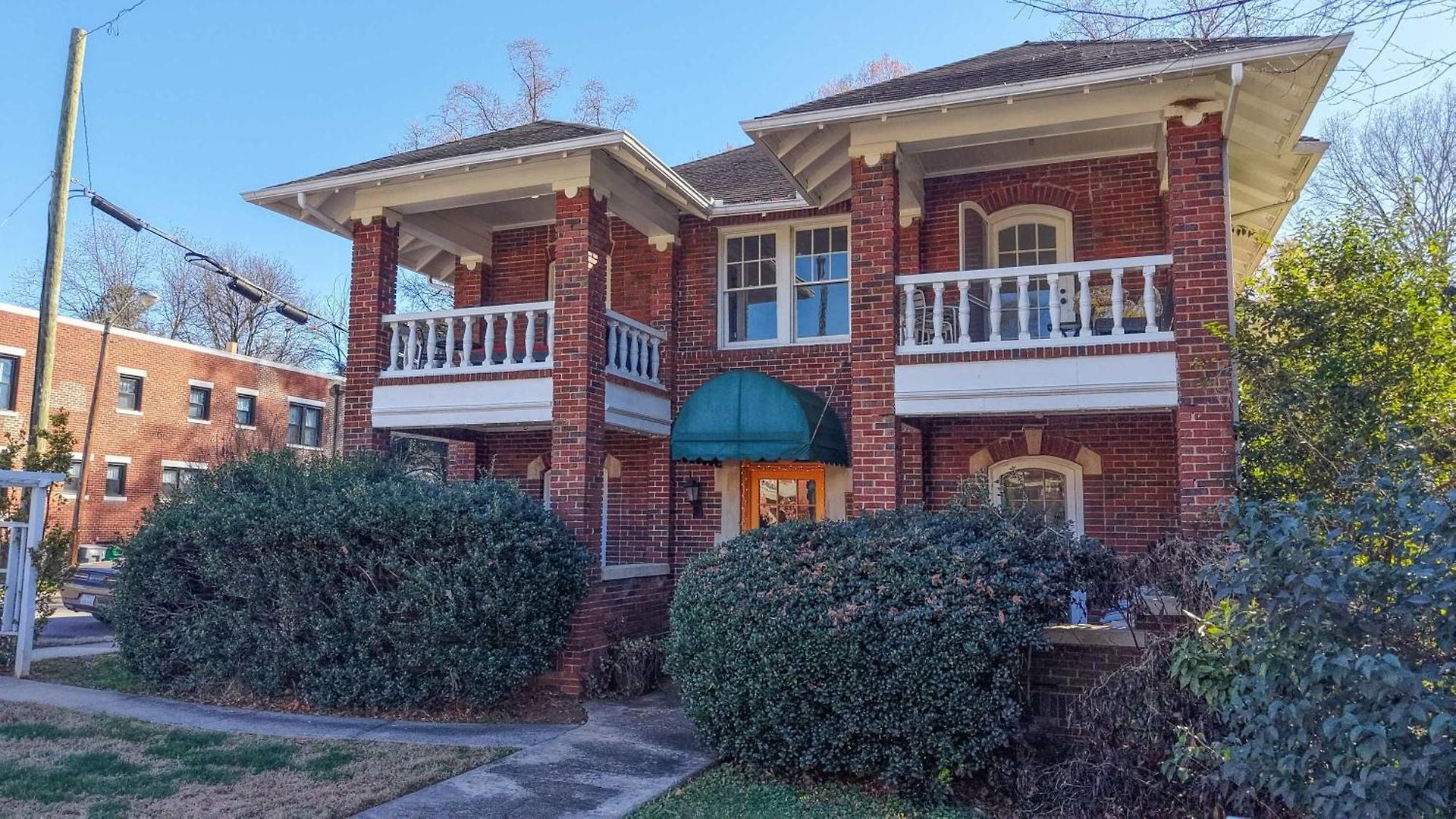 Holiday home Elegant 1br In Elizabeth With Covered Porch