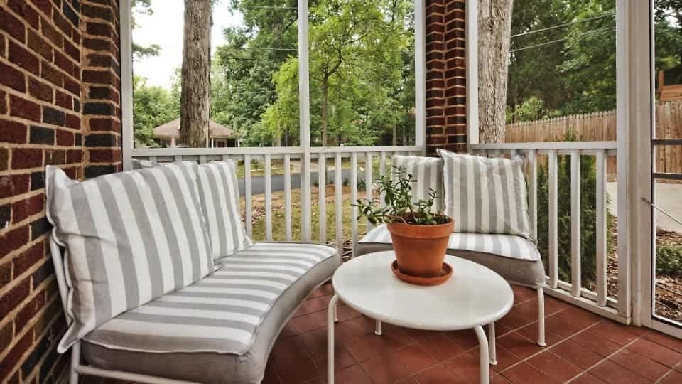 Chic Comfortable 2br With Porch Near Dilworth *