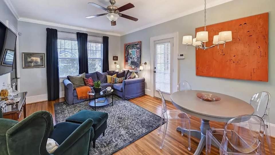 Chic Comfortable 2br With Porch Near Dilworth Holiday home