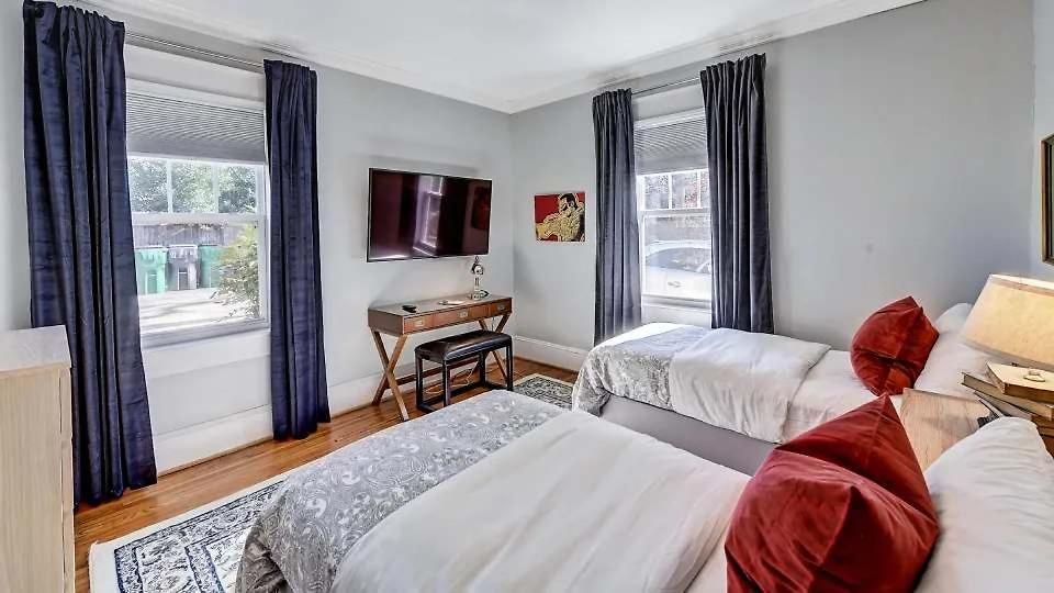 Chic Comfortable 2br With Porch Near Dilworth Charlotte