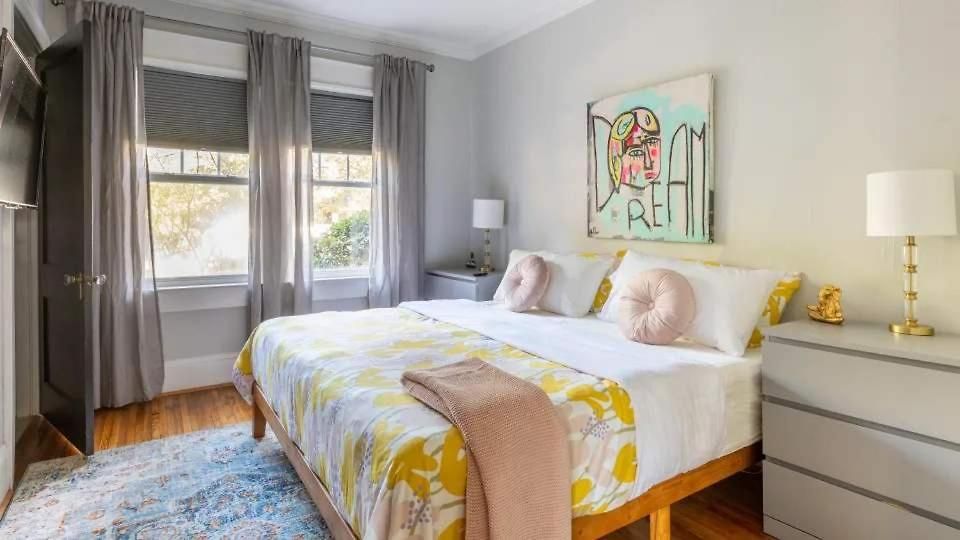 Holiday home Lovely 2br Near Uptown *