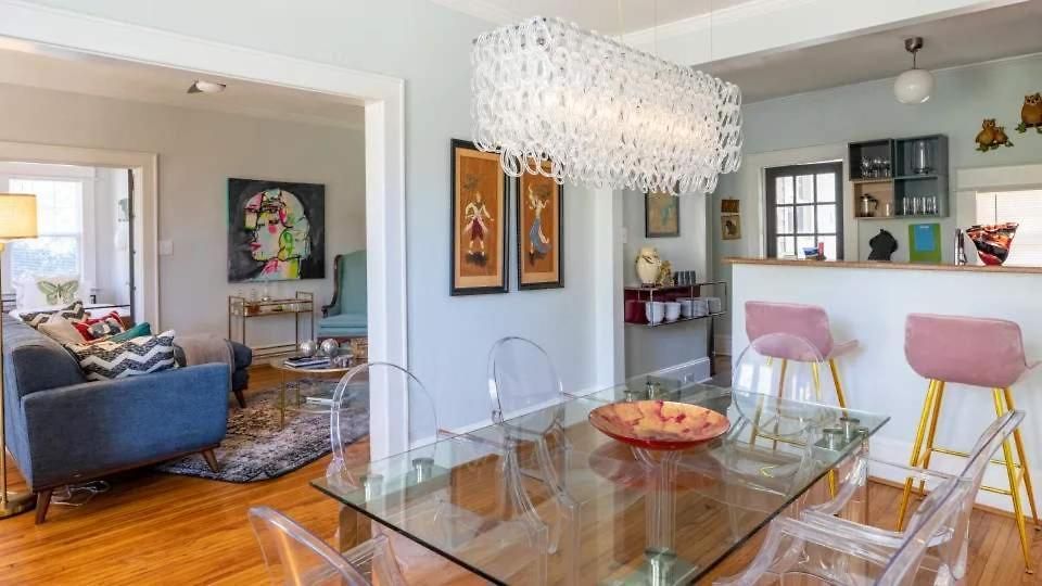 Lovely 2br Near Uptown Holiday home *