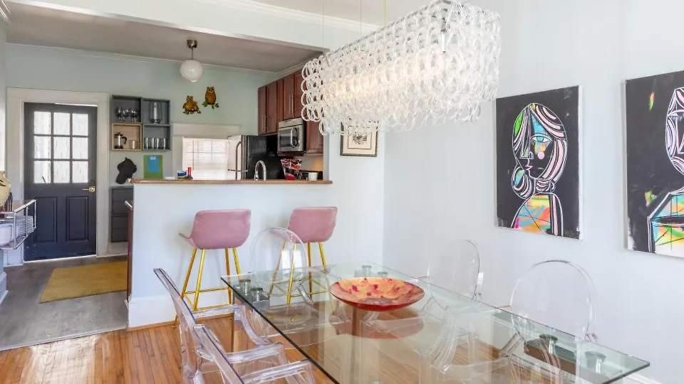 Lovely 2br Near Uptown Holiday home