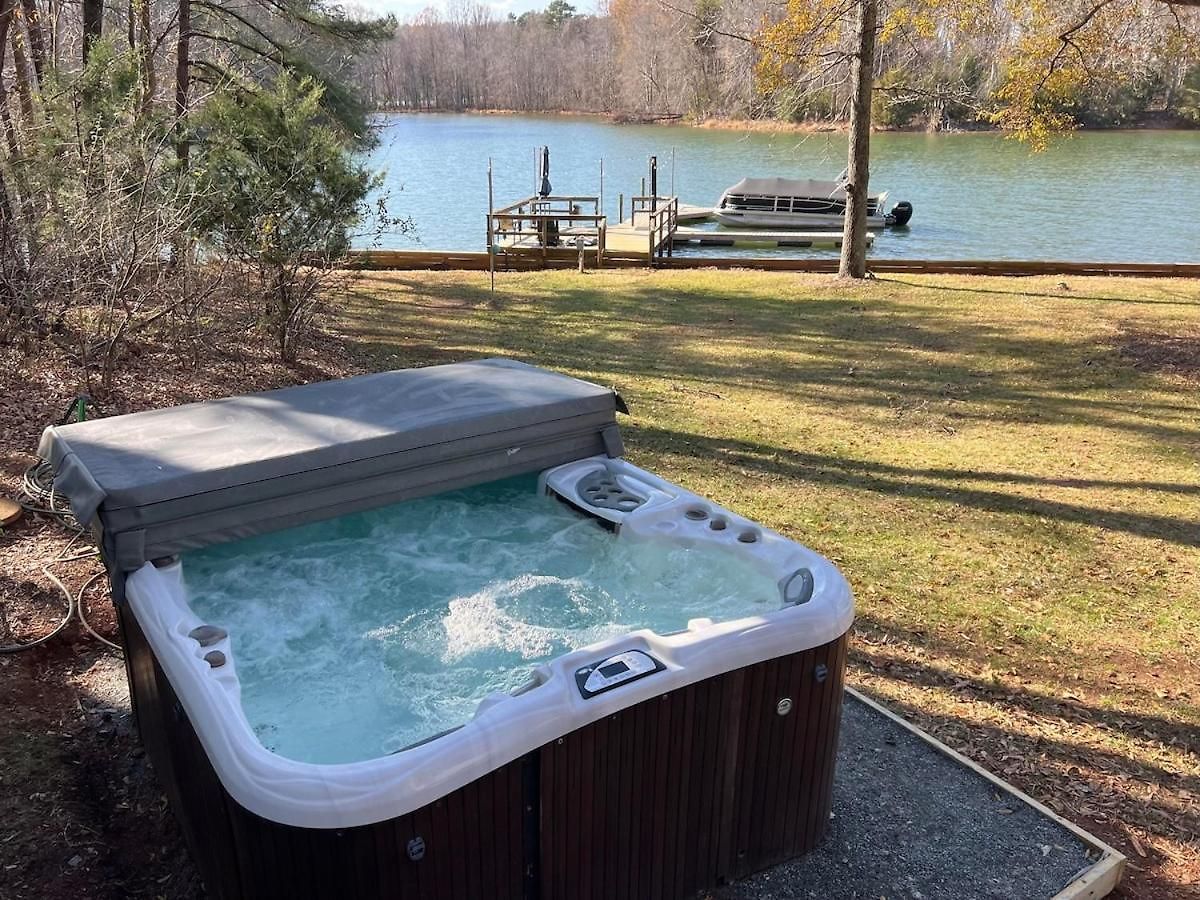 Castaway Cove 5 Bed Retreat Fire Pit Hot Tub! Holiday home *