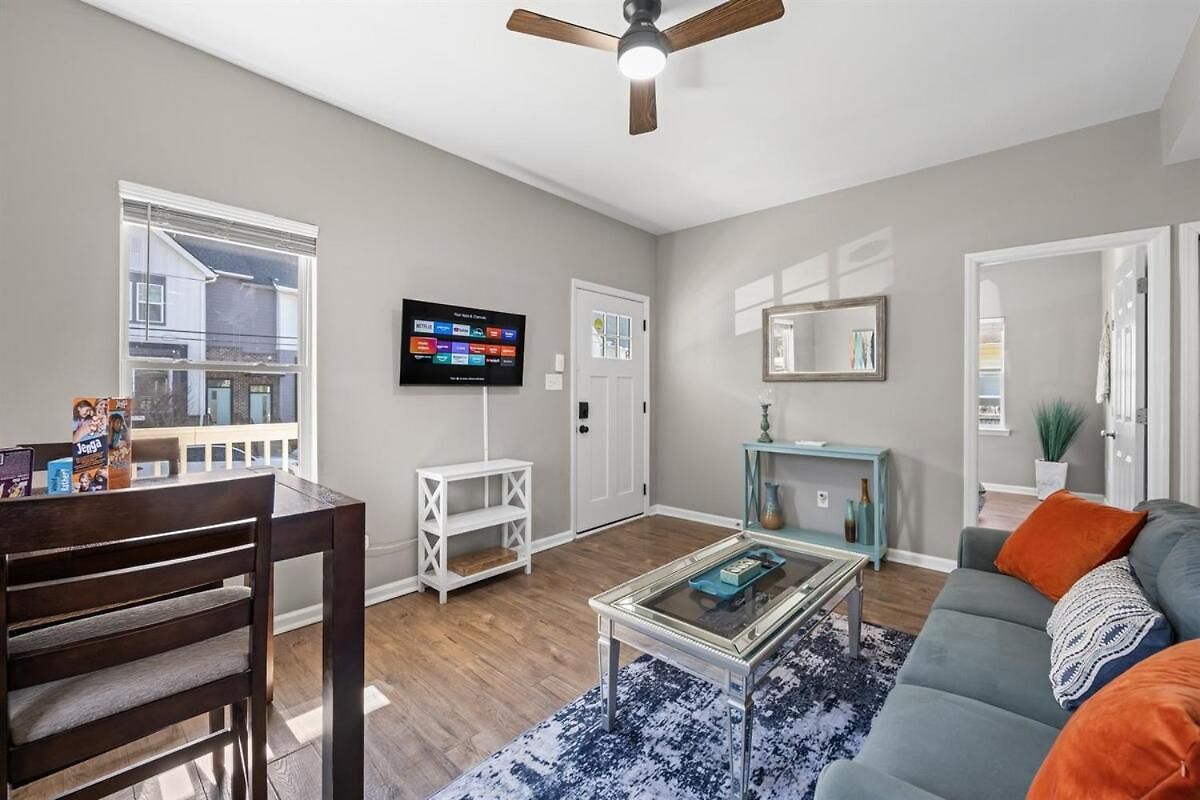 2br With Fenced Backyard, Minutes To Uptown Charlotte