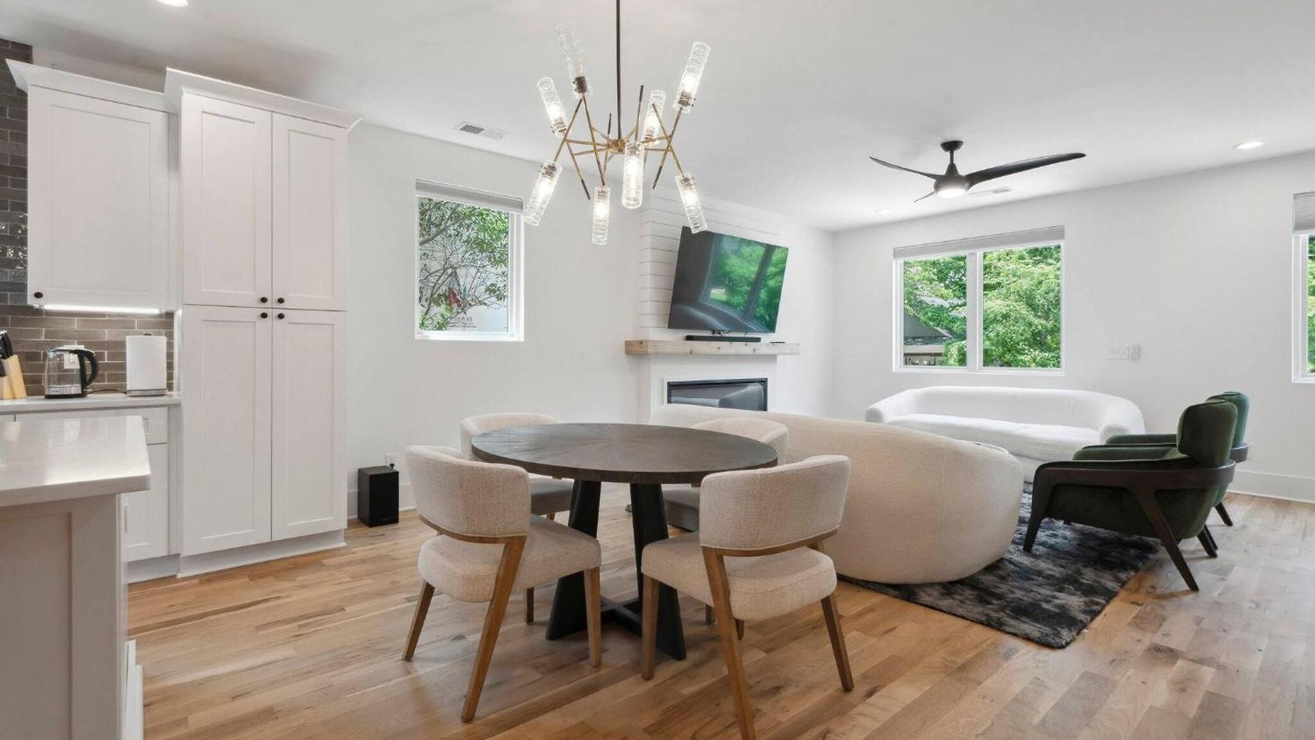 Luxury Build - King Beds - Minutes To Uptown Holiday home *