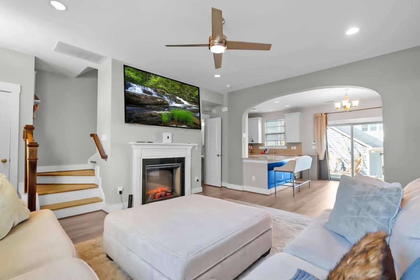 3br Townhome | 5 Min To Uptown, Boa, & Atrium Holiday home
