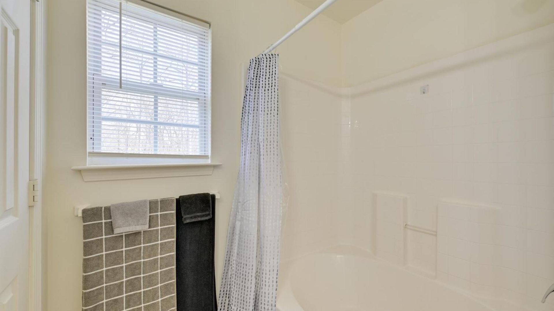 Holiday home 5 Mi To Uptown Charlotte! Family Retreat W/ Yard Charlotte