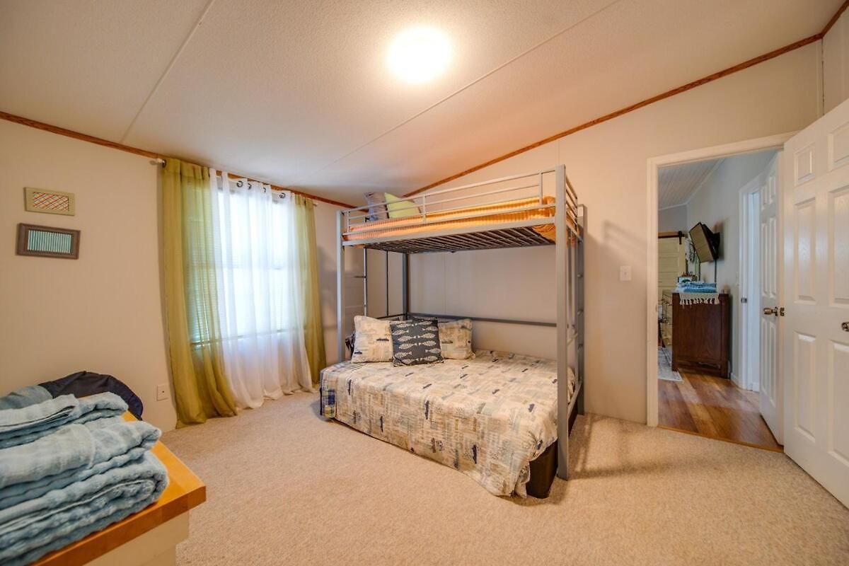 Holiday home Castaway Cove 5 Bed Retreat Fire Pit Hot Tub!