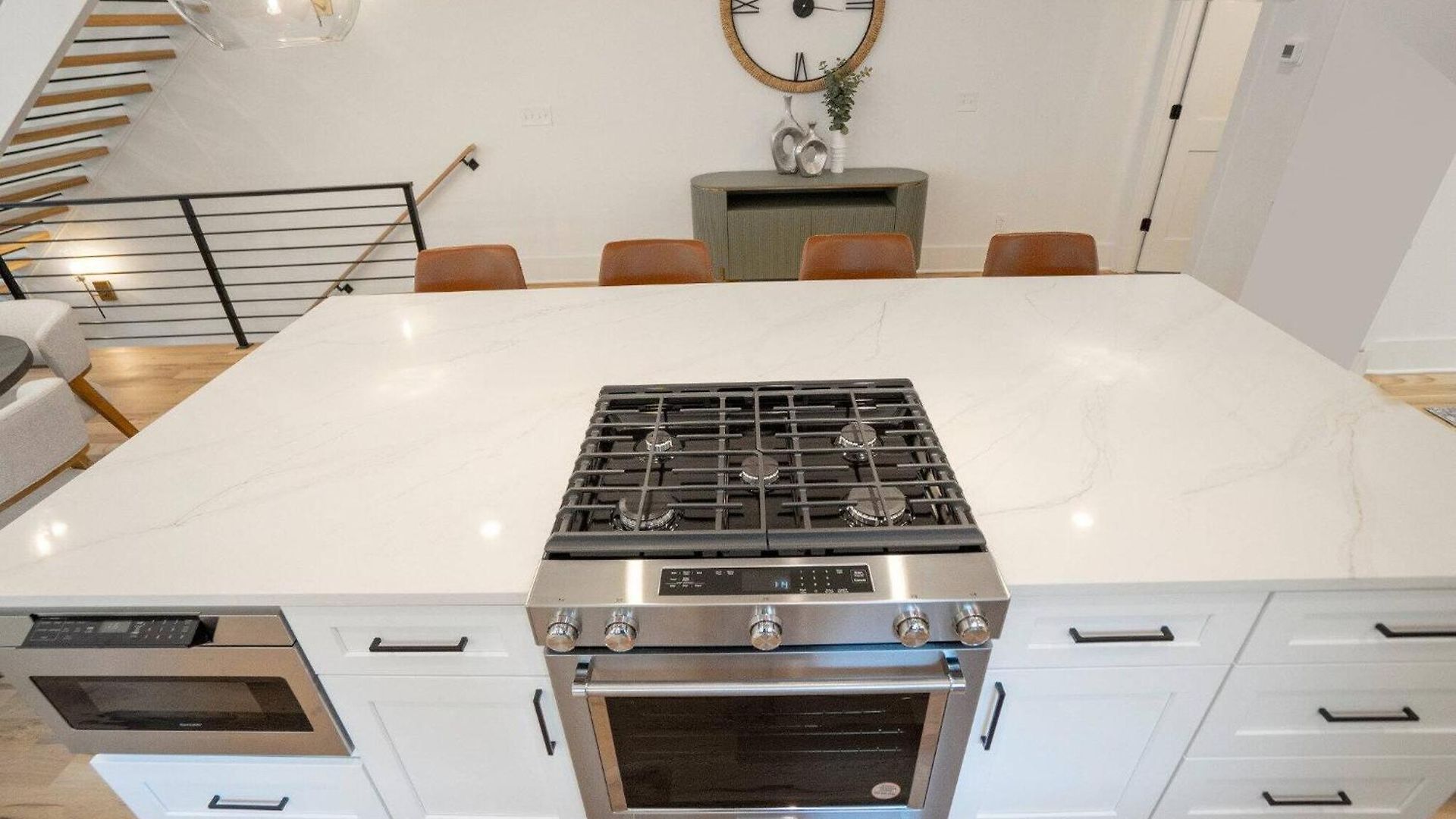 Luxury Build - King Beds - Minutes To Uptown Holiday home *