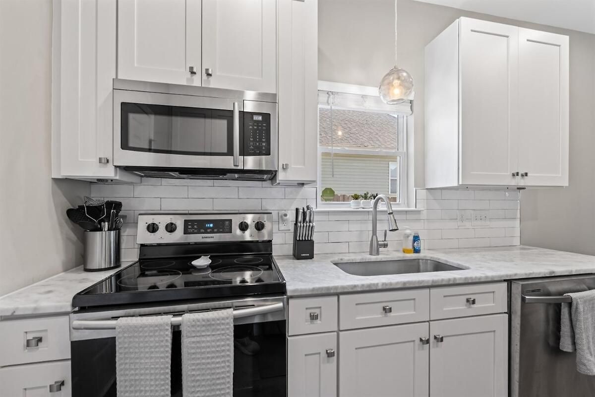 2br With Fenced Backyard, Minutes To Uptown Holiday home