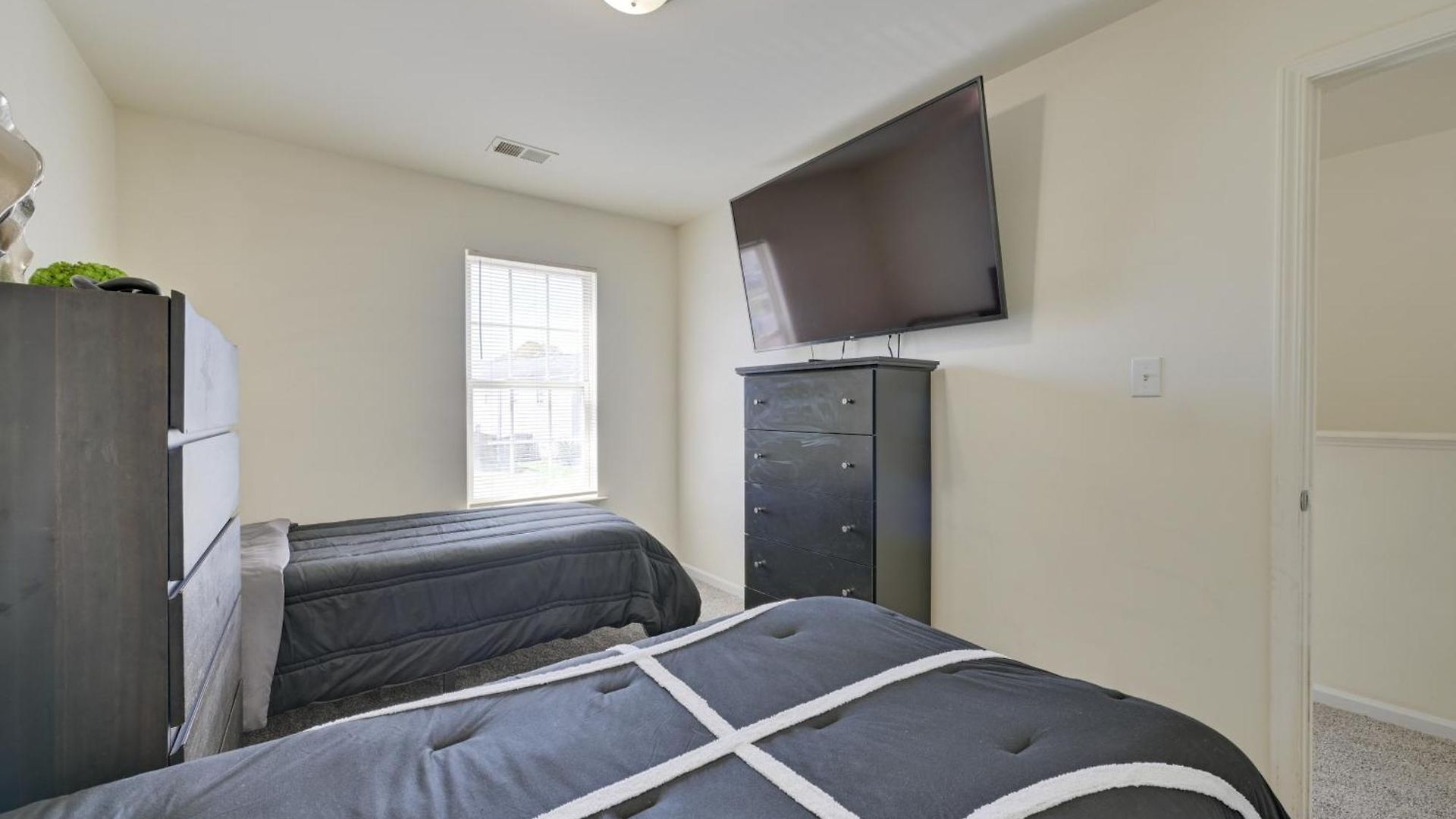 5 Mi To Uptown Charlotte! Family Retreat W/ Yard *