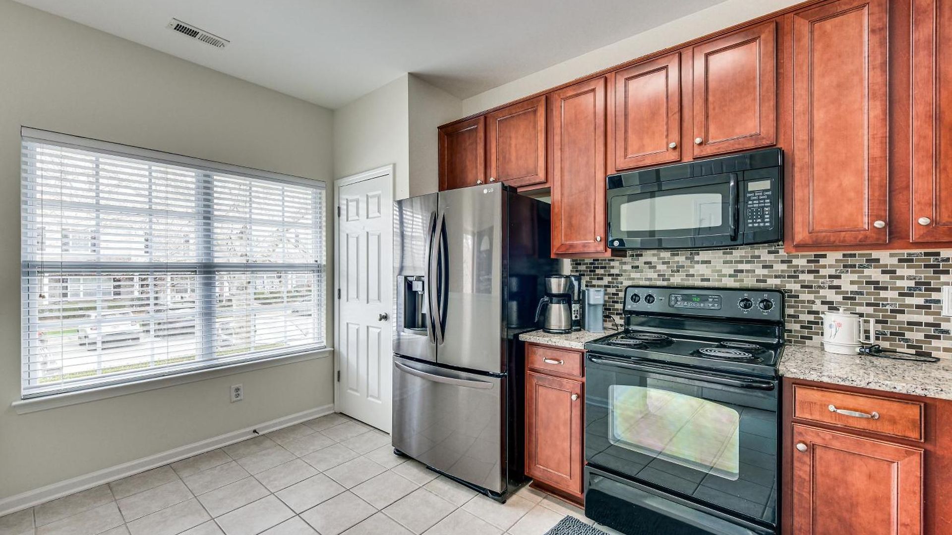 Dog-friendly Townhome W/ Patio In Area! *