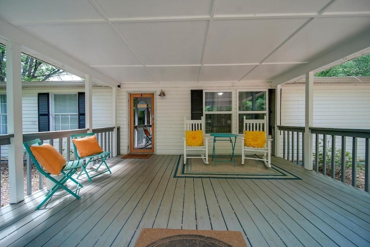 Holiday home Castaway Cove 5 Bed Retreat Fire Pit Hot Tub! Charlotte