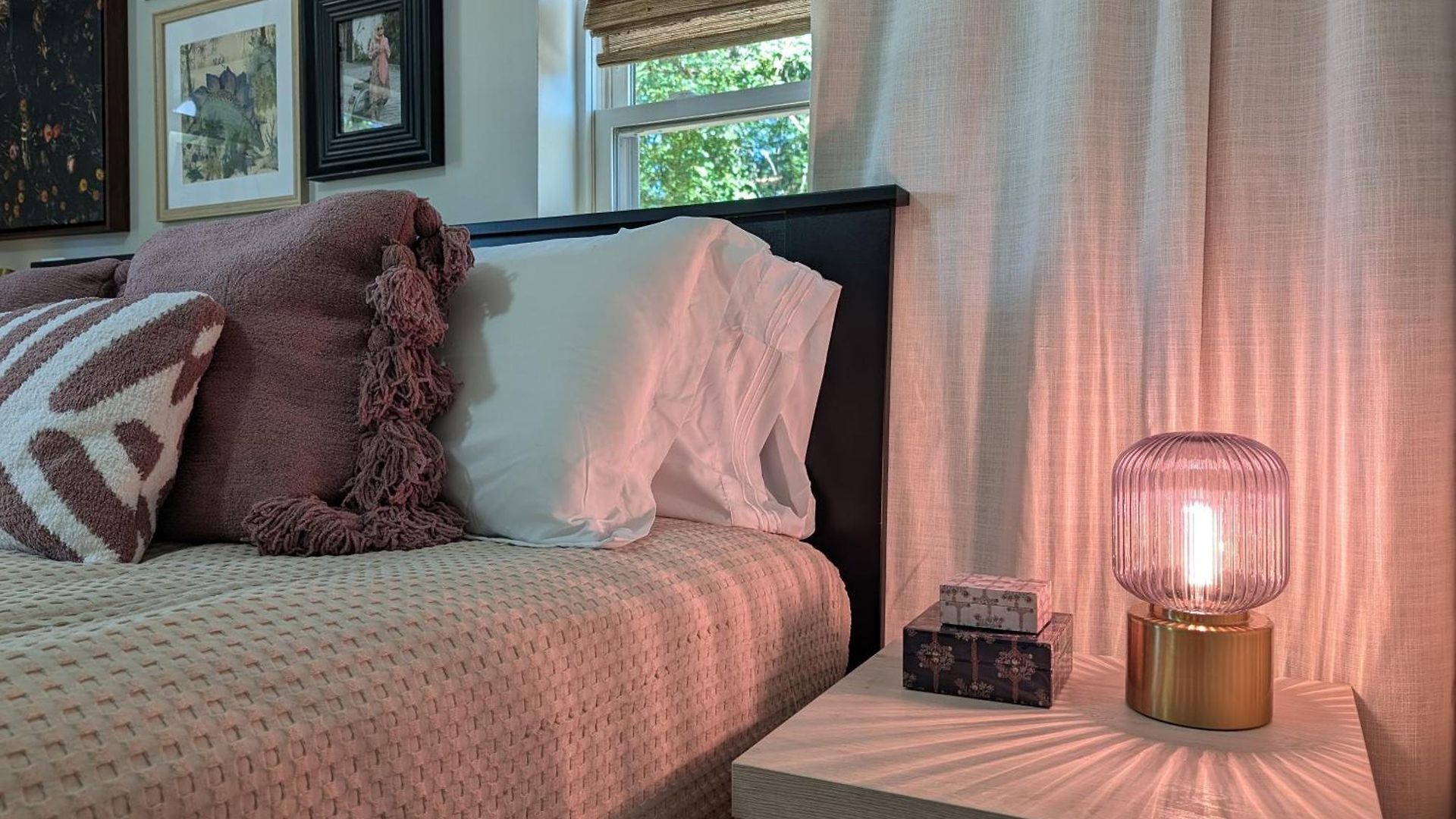Small Space, Big Personality W/ King + Queen Bed Holiday home