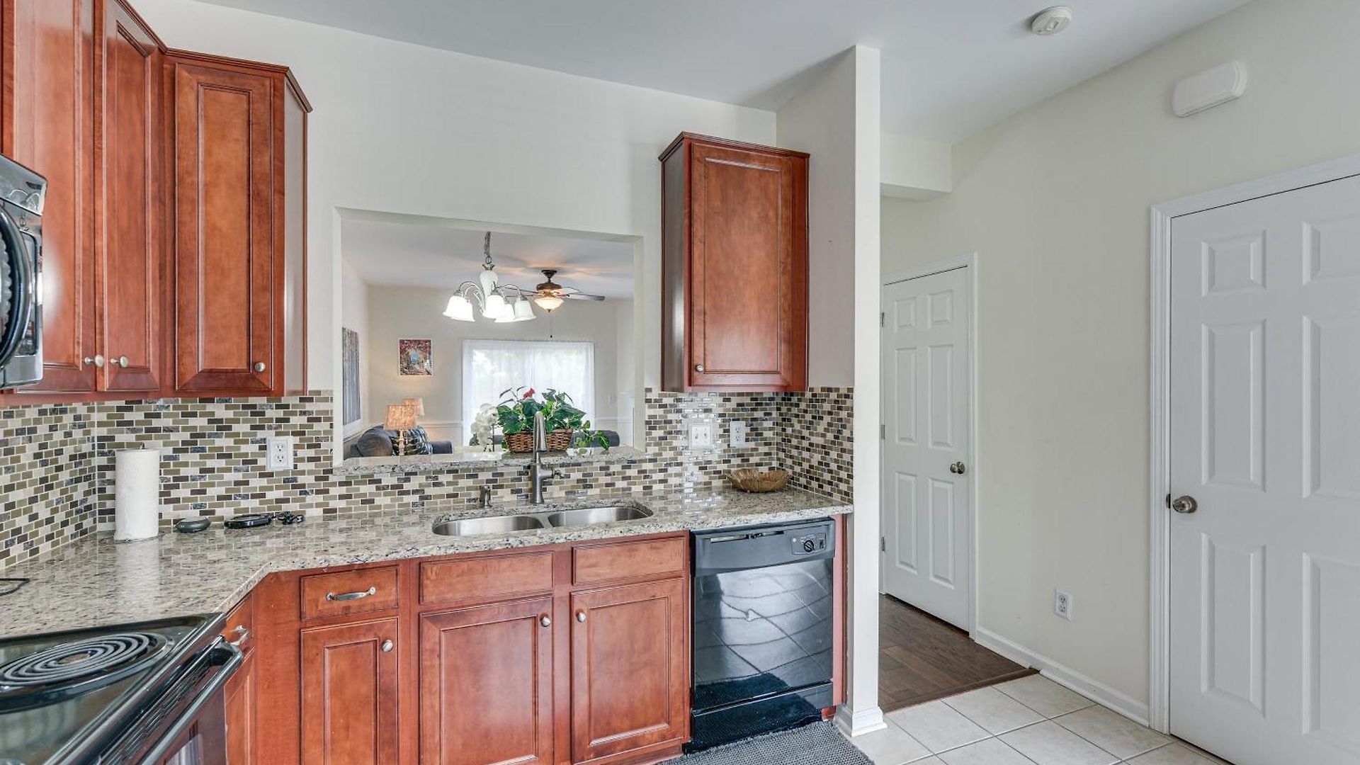 Dog-friendly Townhome W/ Patio In Area! Charlotte