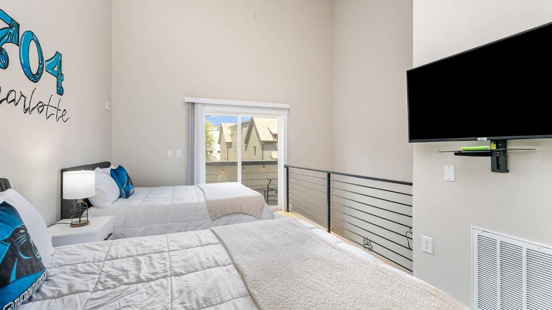 Uptown Panthers Den 2 Holiday home *