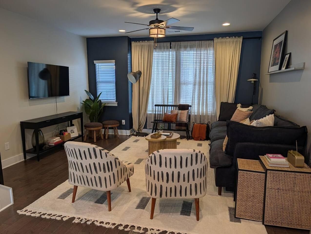 Qc Rooftop Retreat | Rooftop | Garage | Dog Park Holiday home