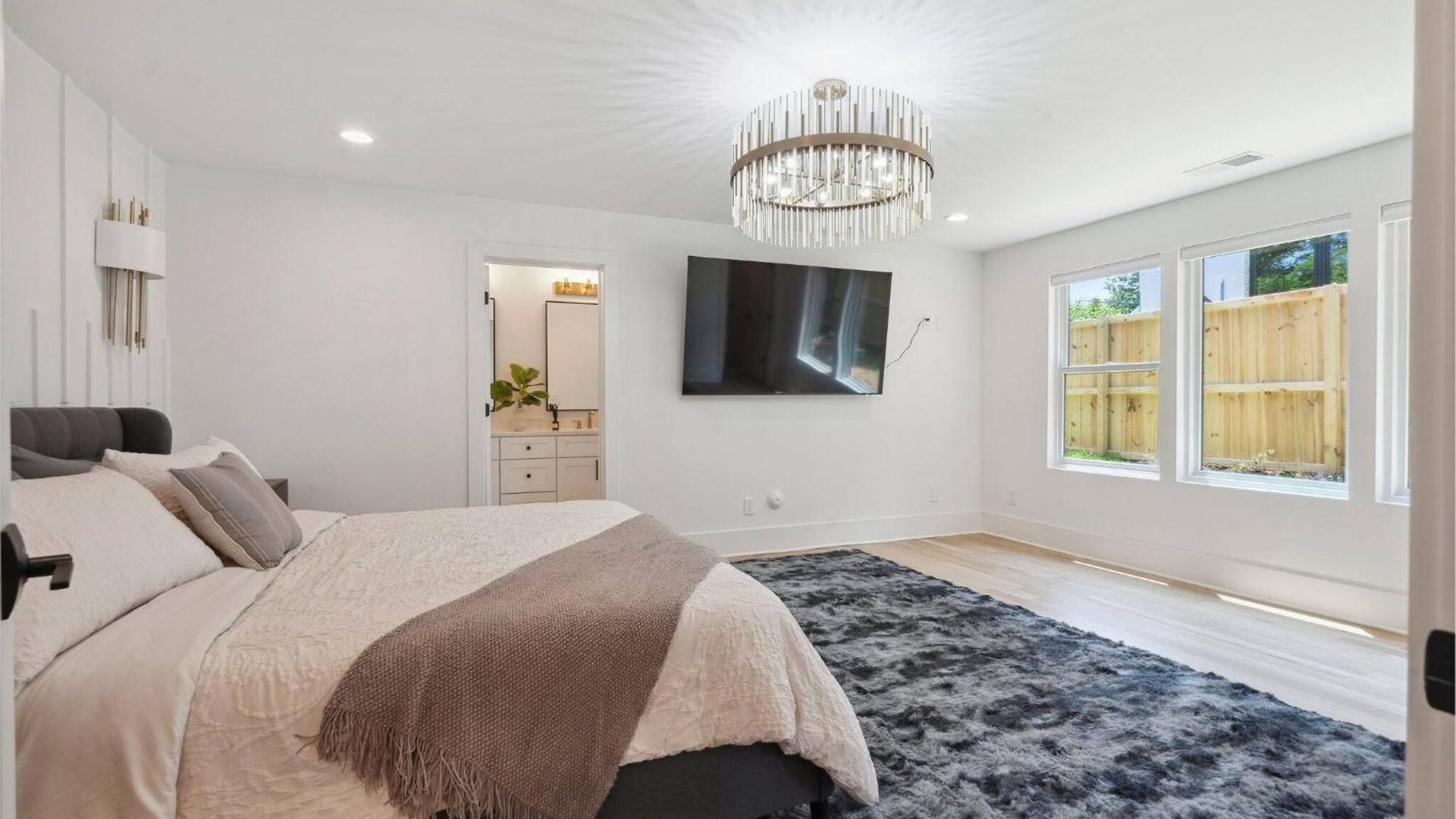 Holiday home Luxury Build - King Beds - Minutes To Uptown *