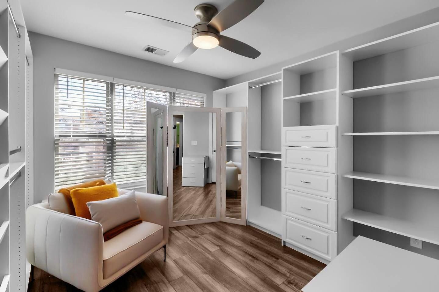 Holiday home 3br Townhome | 5 Min To Uptown, Boa, & Atrium Charlotte