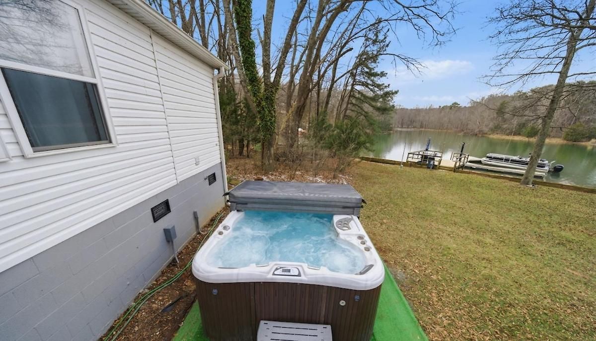 Castaway Cove 5 Bed Retreat Fire Pit Hot Tub! *