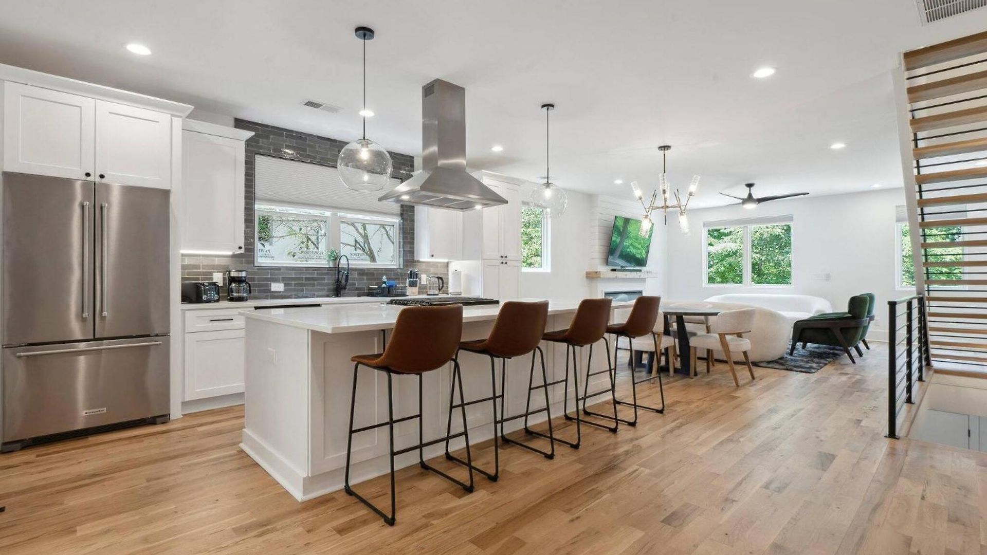 Luxury Build - King Beds - Minutes To Uptown Holiday home