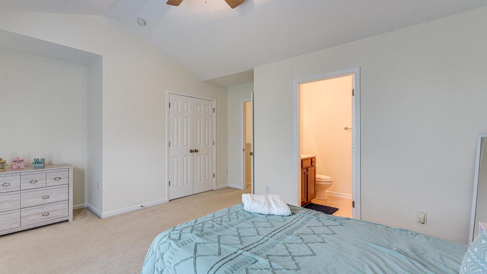 Dog-friendly Townhome W/ Patio In Area!