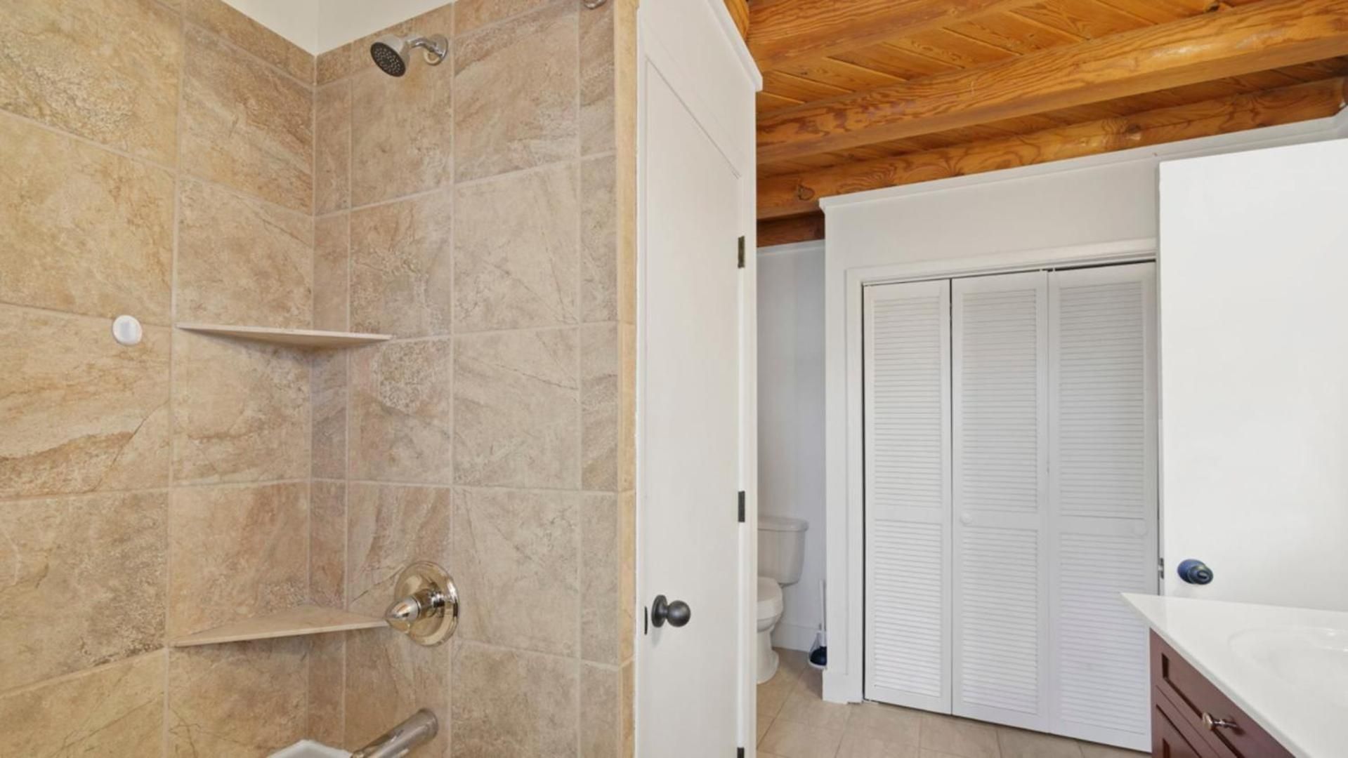 Renovated 5br/3ba W/ Rec Holiday home