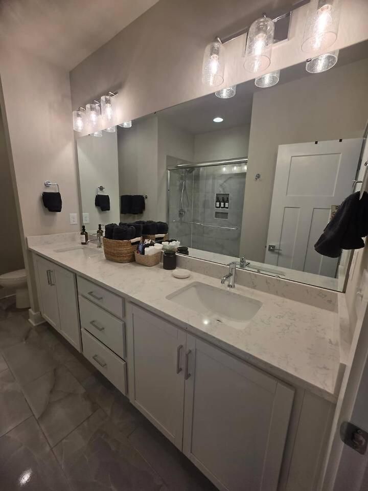 Qc Rooftop Retreat | Rooftop | Garage | Dog Park Holiday home *