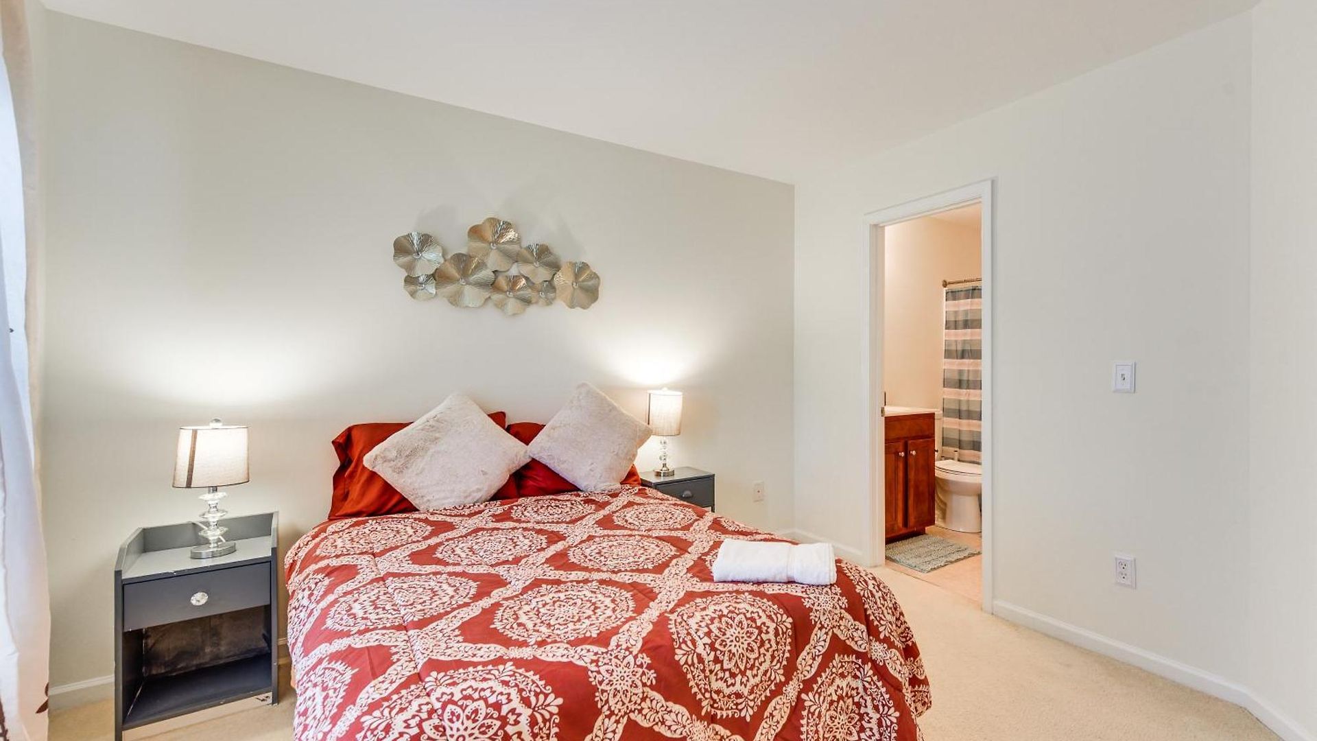 Dog-friendly Townhome W/ Patio In Area! Holiday home