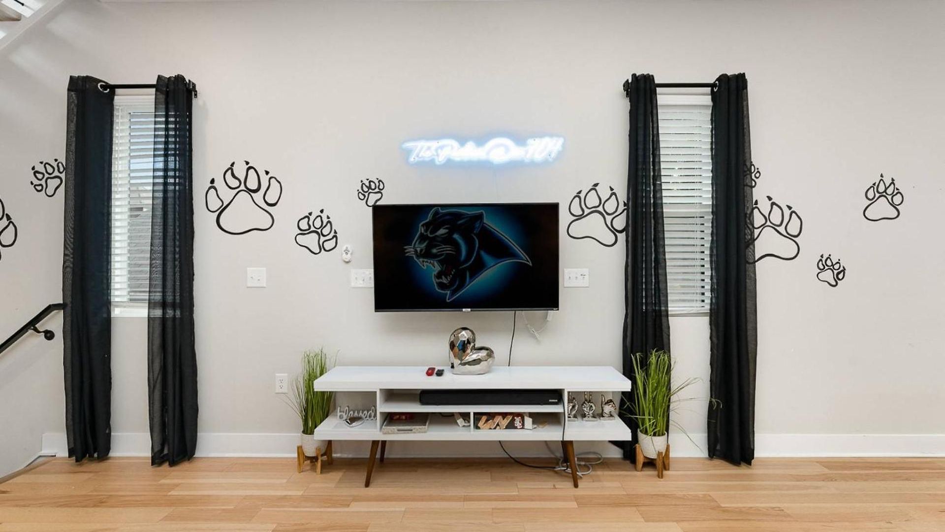 Uptown Panthers Den 2 Holiday home