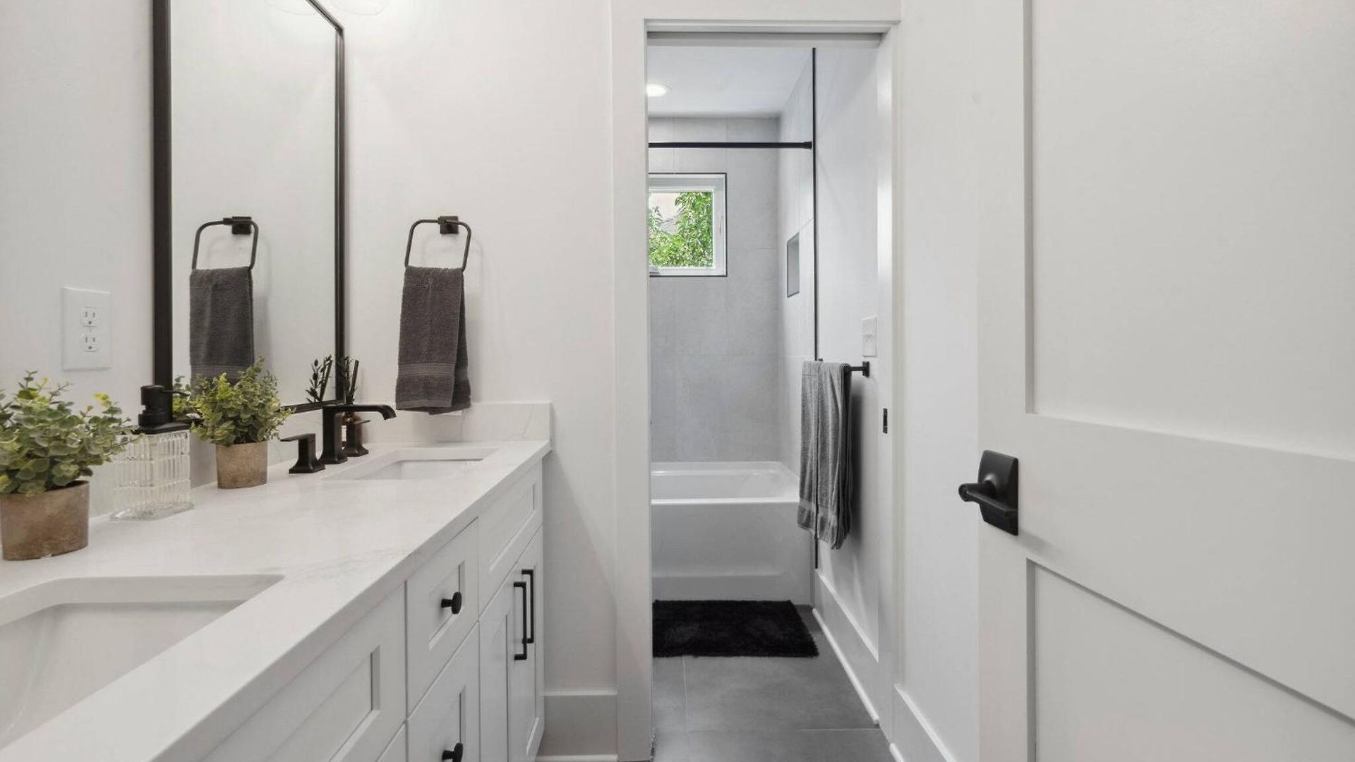 Luxury Build - King Beds - Minutes To Uptown Holiday home