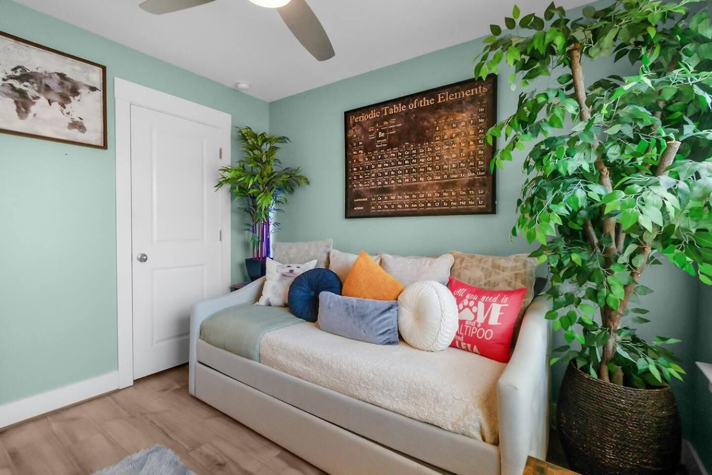 Holiday home 3br Townhome | 5 Min To Uptown, Boa, & Atrium *