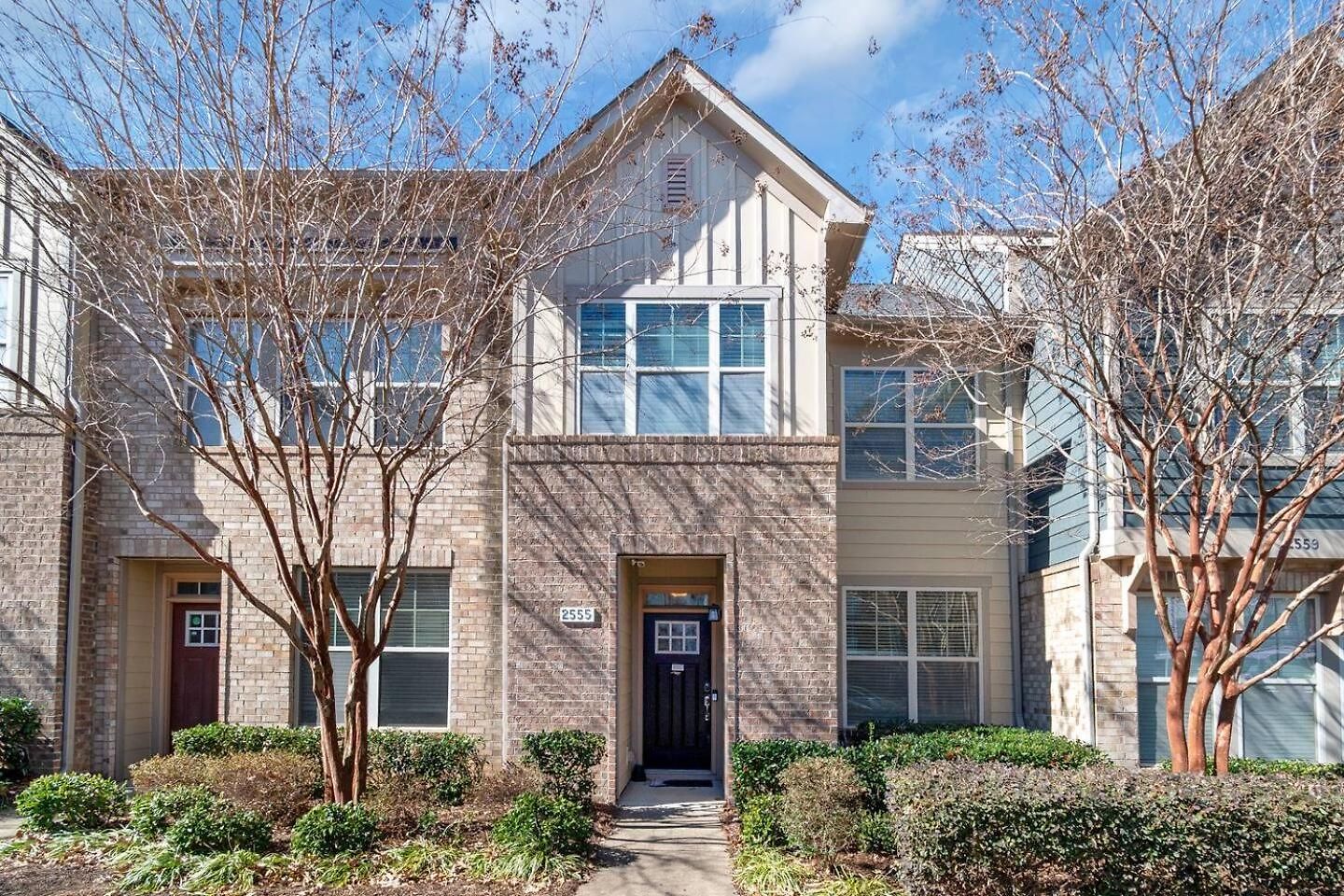 3br Townhome | 5 Min To Uptown, Boa, & Atrium
