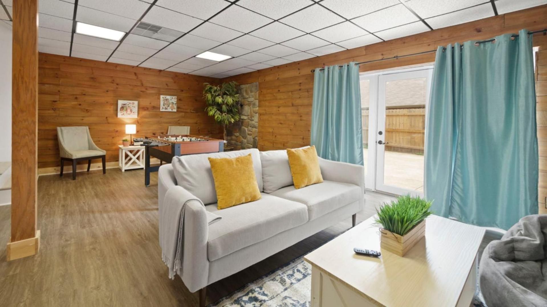 Renovated 5br/3ba W/ Rec
