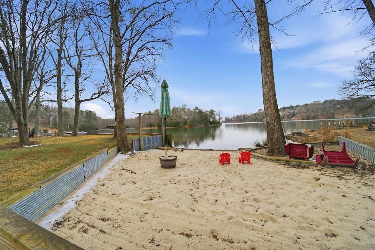Castaway Cove 5 Bed Retreat Fire Pit Hot Tub! Holiday home