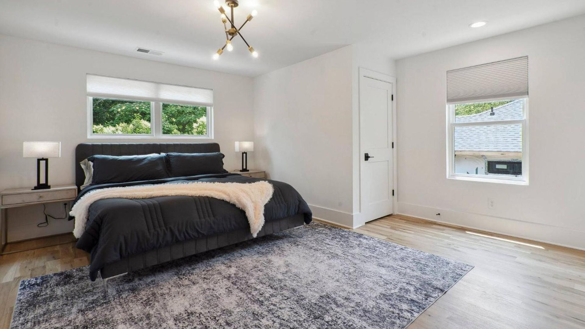Holiday home Luxury Build - King Beds - Minutes To Uptown