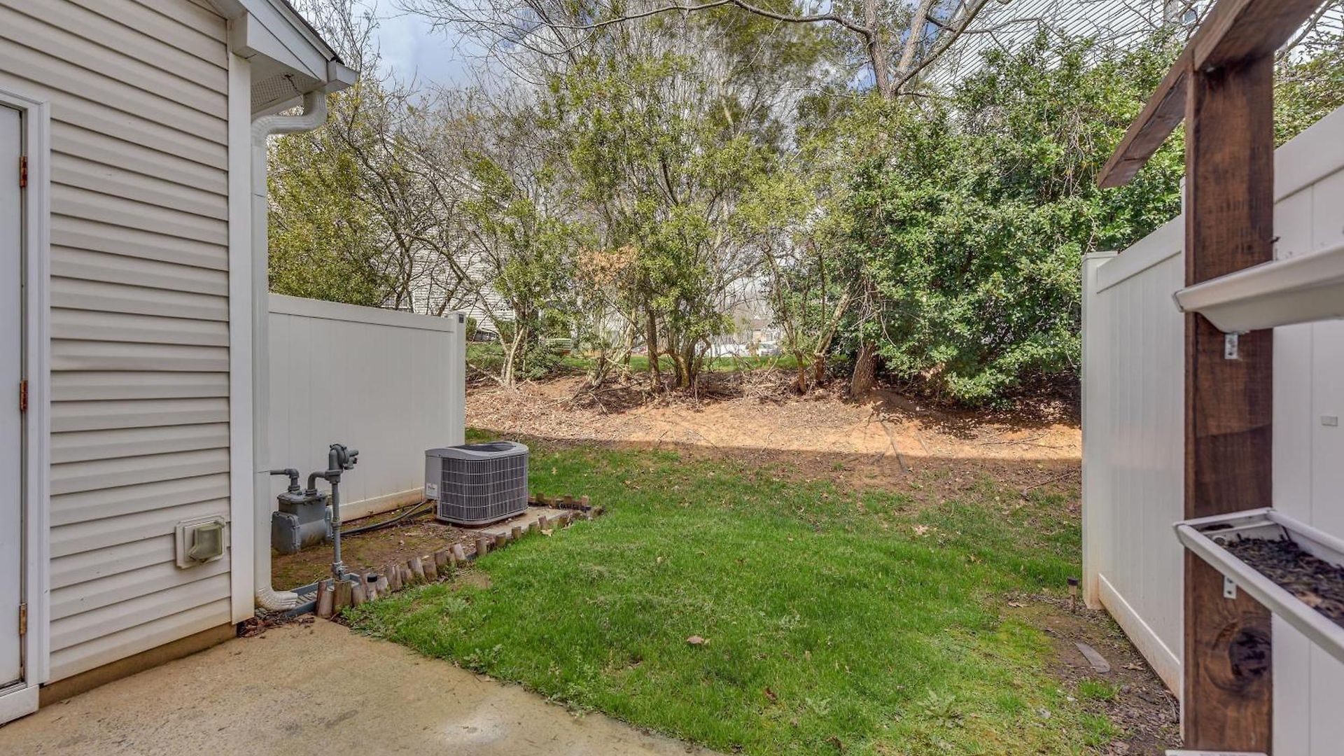 Dog-friendly Townhome W/ Patio In Area! Holiday home Charlotte