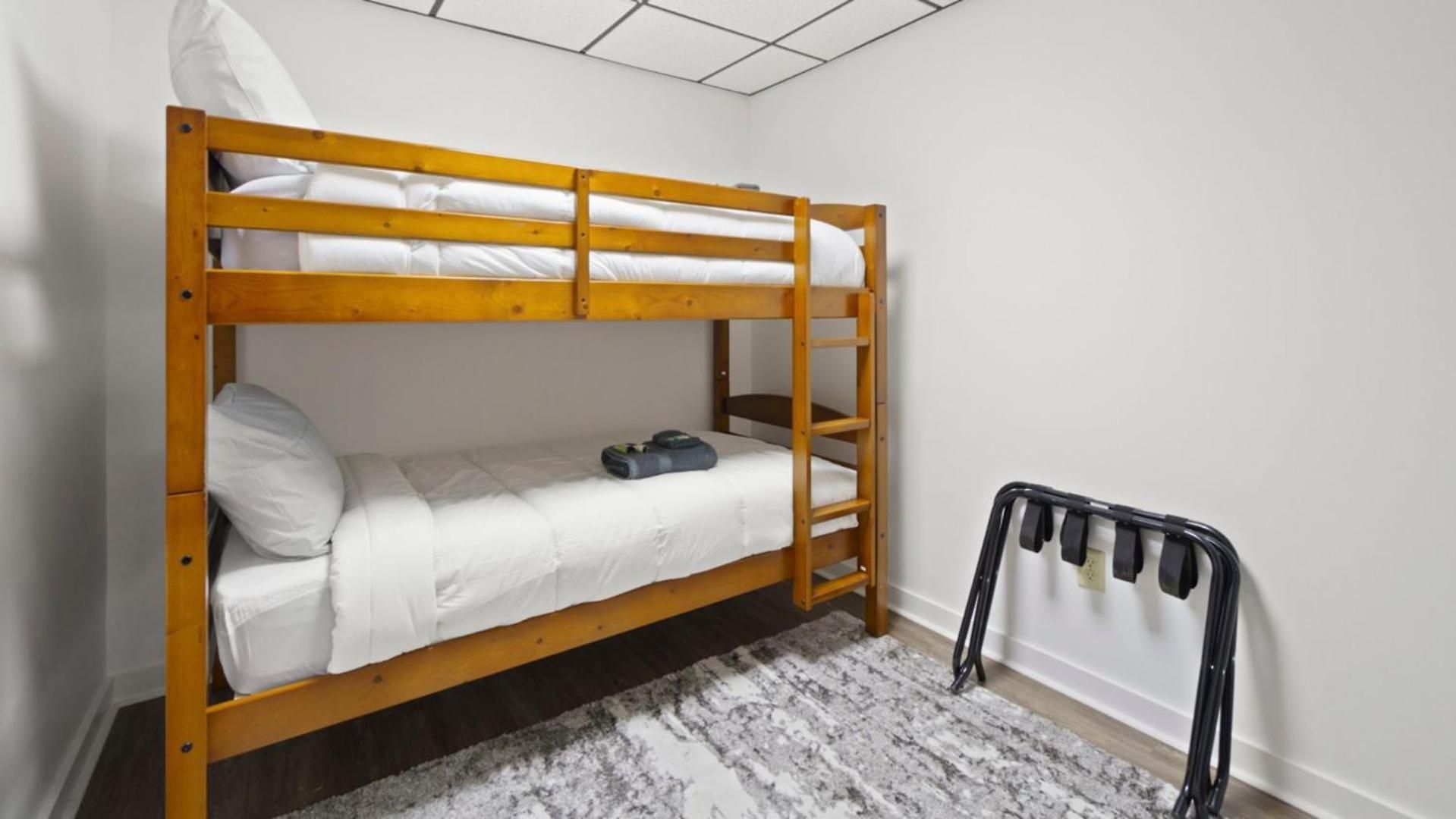 Renovated 5br/3ba W/ Rec *